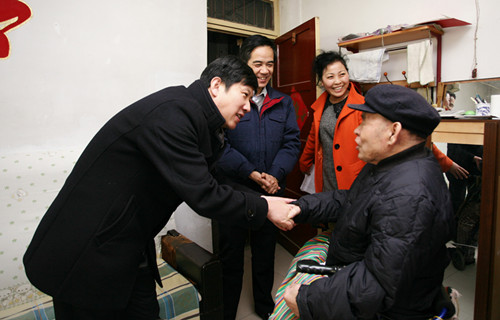 西安煤機公司領(lǐng)導(dǎo)走訪慰問離退休老干部