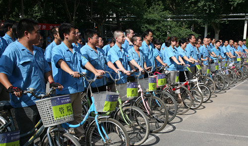 公司舉辦自行車(chē)障礙賽