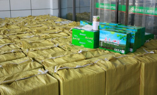 重裝集團(tuán)工會(huì)為西煤機(jī)公司一線員工送清涼